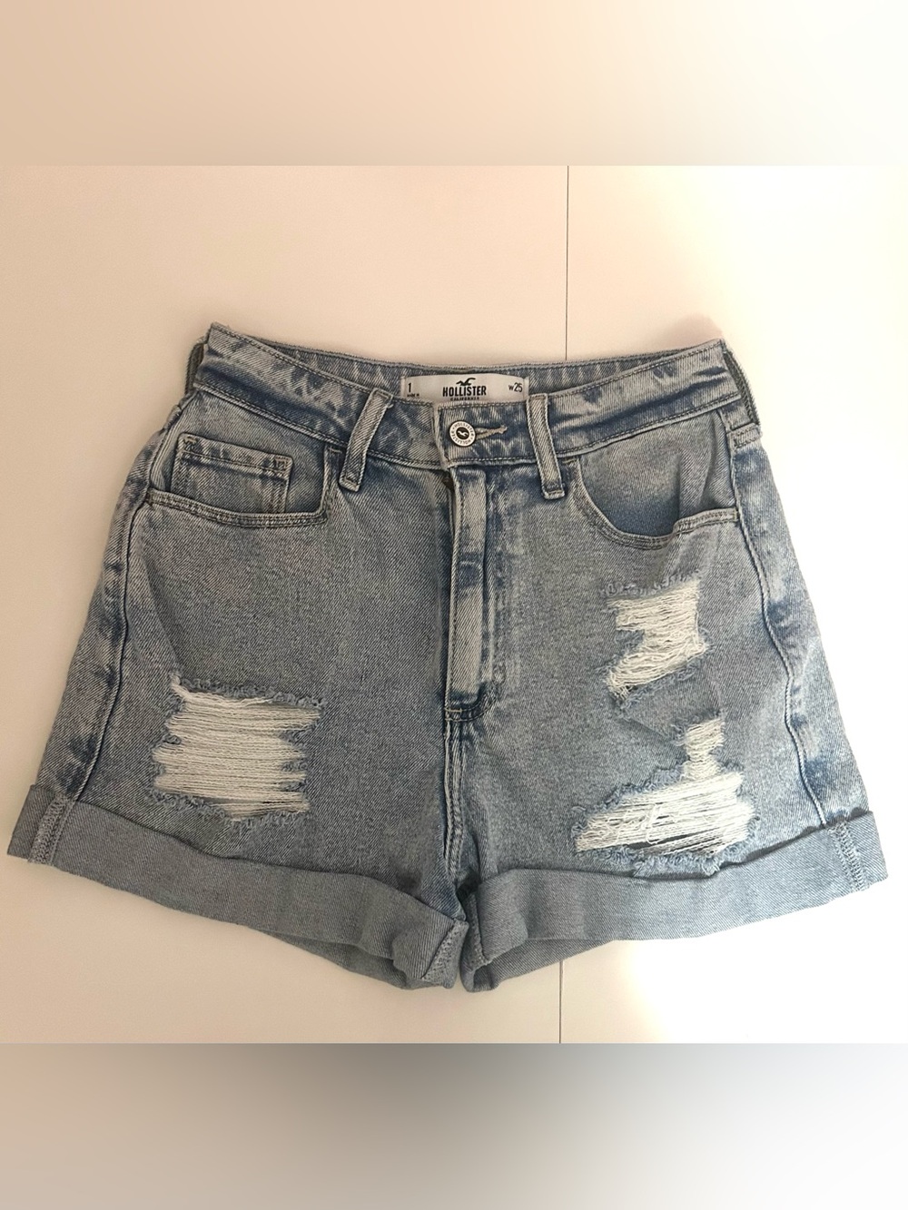 Hollister Curvy Ultra High Rise Mom Shorts Size 1 Like New Condition